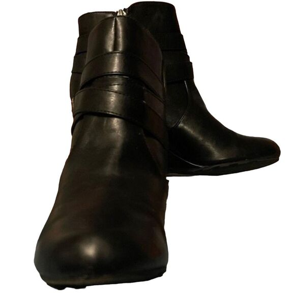 Keneth Cole Reaction Booties​ - Picture 4 of 5